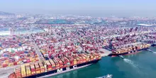 Dichiarazione congiunta Ue-Usa sui dazi, al 15% anche per le auto