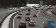 Mercato auto Europa stabile ad aprile, ibride le preferite