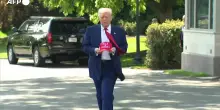 Trump ironizza: "Mi piacerebbe essere Papa, sarebbe la prima scelta"