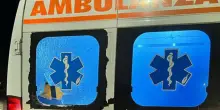 Si ferma per soccorrere una motociclista, travolta e uccisa