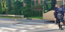 Travolto da un bus in monopattino,'era il primo giorno lavoro'
