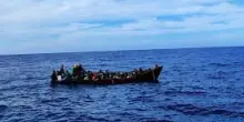 Ennesima tragedia in mare a Lampedusa: tre cadaveri tra i migranti sbarcati, anche di due bimbi
