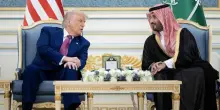 Trump è in Arabia Saudita, firma un accordo strategico con bin Salman
