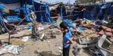 Attacco israeliano a Gaza: colpiti i palestinesi in fila per gli aiuti, almeno 31 i morti