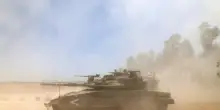 Carri armati israeliani entrano a Deir al-Balah, tre morti