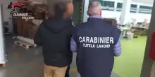 Al lavoro 90 ore a settimana, chiusa una fabbrica-dormitorio
