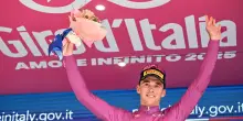 Giro: Pedersen vince la 13/a tappa, Del Toro rimane in rosa