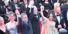 Cannes, Julian Assange e la moglie Stella sul red carpet