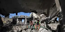 Raid israeliani a Jabalia e Khan Younis, almeno 20 morti