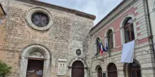 'Sudario per Gaza' sulla facciata del Comune a Isernia