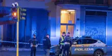 Si barrica in fast food e minaccia clienti, interviene polizia