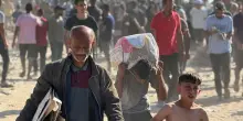 La folla assalta il centro degli aiuti, caos a Gaza
