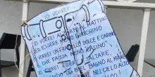 Alunni stendono un 'bucato poetico' nelle vie di un borgo umbro