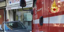 Schiacciata contro un muro da auto in sosta, morta 79enne