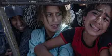 Si estende l'offensiva a Gaza: 'Bombe uccidono 6 bambini'