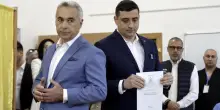 Romania al voto, il candidato di estrema destra George Simion in testa. Attacco degli hacker filorussi