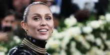 Miley Cyrus, 'in terapia intensiva per infezione al ginocchio'