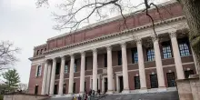 Trump vieta a Harvard l'iscrizione di studenti stranieri