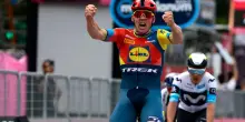 Giro d'Italia: Pedersen vince a Tirana, è la prima maglia rosa del 2025