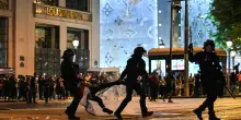 Caos a Parigi dopo la vittoria in Champions, 2 morti e 559 arresti