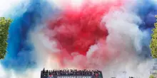 I bus del PSG campione d'Europa sugli Champs-Elysées