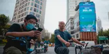 Borsa: Hong Kong apre positiva, Shanghai in calo