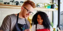 Il 44% legge cinque recensioni prima di prenotare un ristorante