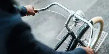 Andare in bici riduce il rischio di demenze, difende i circuiti della memoria