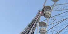 Bloccati su ruota panoramica, soccorsi nonno e nipotina