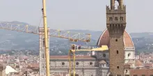 Gru al cantiere degli Uffizi, iniziato lo smontaggio