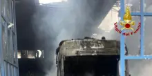 Incendio in azienda di trasporti a Parma, verifiche su amianto