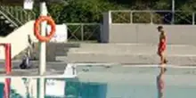 Morto il bimbo di tre anni caduto nella piscina del b&b