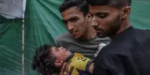 Hamas,12 morti in un raid su una tenda di rifugiati a Gaza