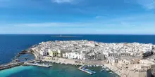 A Gallipoli vietato passeggiare in costume o a torso nudo
