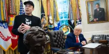 Scontro aperto tra Trump e Musk, 'Elon è impazzito'. 'Il presidente è nei file di Epstein'. Tesla crolla in Borsa