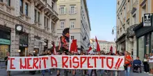 Tifosi Triestina manifestano contro rischio fallimento