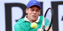 Sinner-Djokovic 5-4 nel primo set DIRETTA e FOTO al Roland Garros