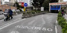 Bimbo di 9 mesi ricoverato con gravi fratture alla testa, al collo e al femore