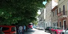 Un uomo si barrica in ufficio e minaccia le forze ordine