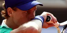 Sinner - Alcaraz 5-4 nel secondo set. L'azzurro vince il primo 6-4 DIRETTA e FOTO della finale del Roland Garros