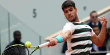 Sinner-Alcaraz 1-3 nel terzo set. L'azzurro ha vinto i primi due (6-4 7-6) DIRETTA e FOTO della finale del Roland Garros