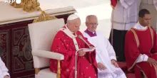 Papa: "Dolore per i femminicidi, violenza per volonta' di dominare"