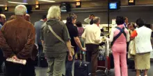Allarme consumatori, l'Ue taglia rimborsi sui voli aerei