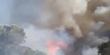 Fiamme vicino all'aeroporto di Olbia, voli dirottati