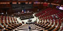 Le opposizioni in Aula: 'Meloni riferisca sui dazi, basta scappare'