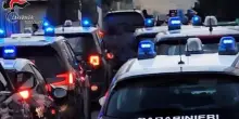 Nascondeva droga in casa in presenza figli minori, arrestato