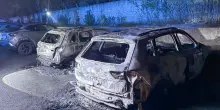 Incendio distrugge tre automobili in Calabria, possibile dolo