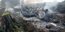 Autocisterna Gpl va fuori strada ed esplode, morto l'autista
