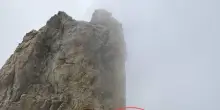 Appeso su parete Monte Bianco, alpinista in salvo