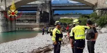 Per una foto si arrampica su un costone che cede, morta una 15enne